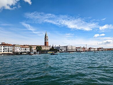 Venedig vom Meer aus gesehen. 